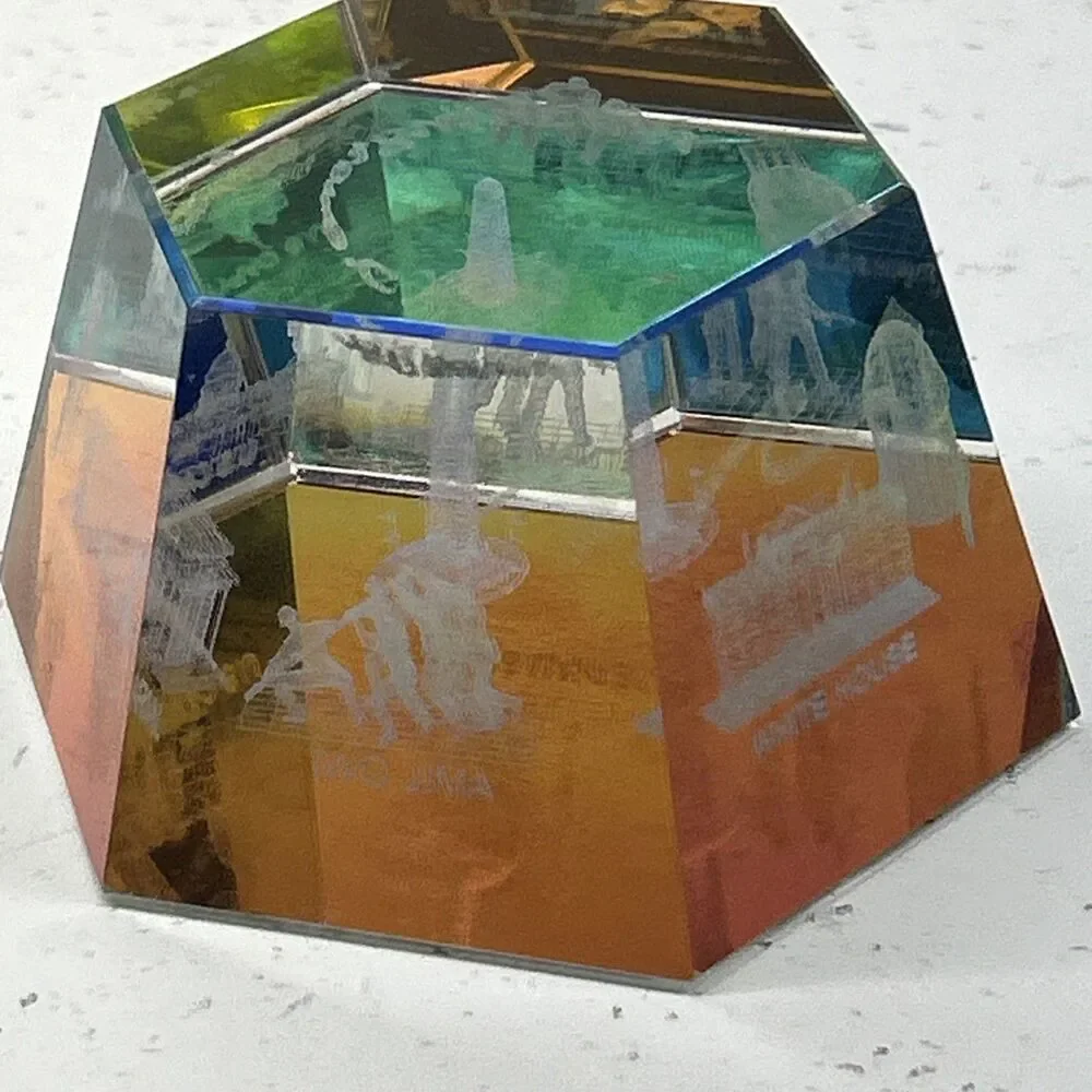 Washington DC Monument Souvenir 3D Laser‎ Etched Holograph Glass Paperweight